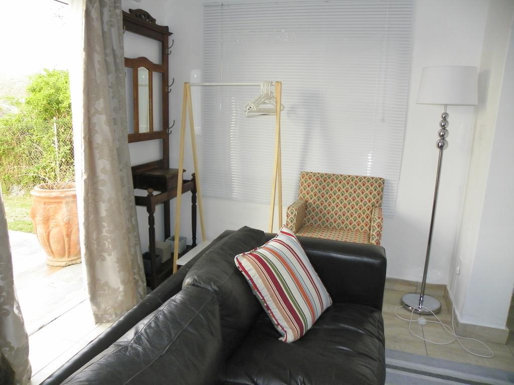 Blue'S Guest House - East London Bonza Bay Dış mekan fotoğraf