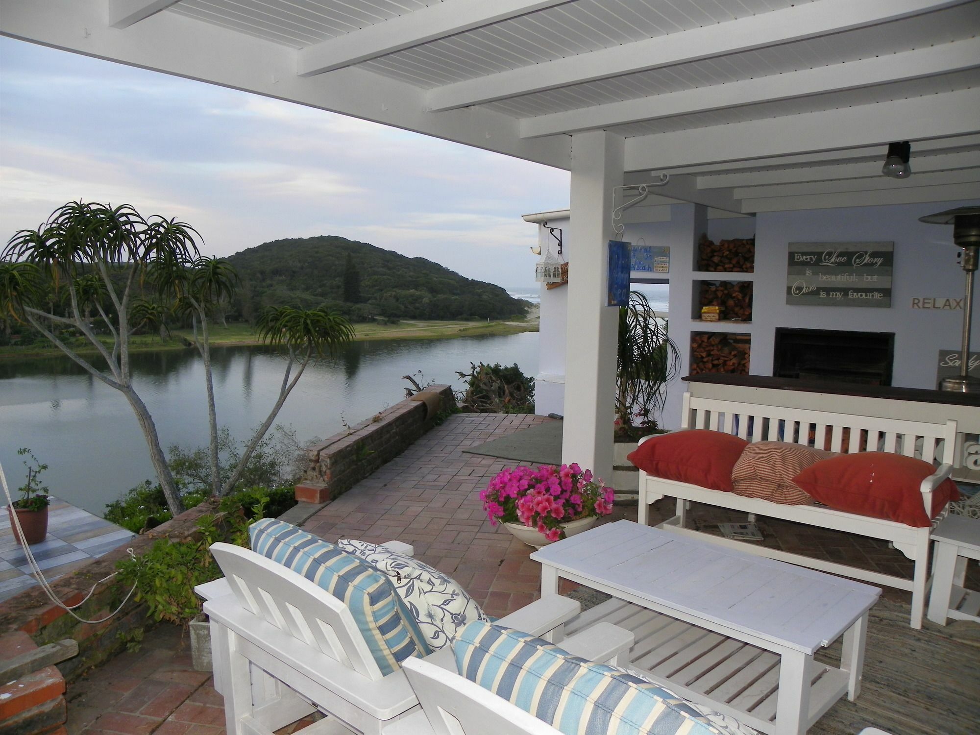 Blue'S Guest House - East London Bonza Bay Dış mekan fotoğraf